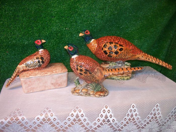 ENGLISH CERAMIC BIRDS by Babbacombe Pottery Collection